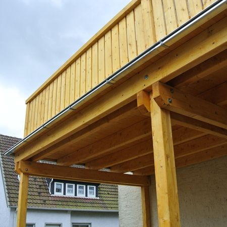 Holzbalkon